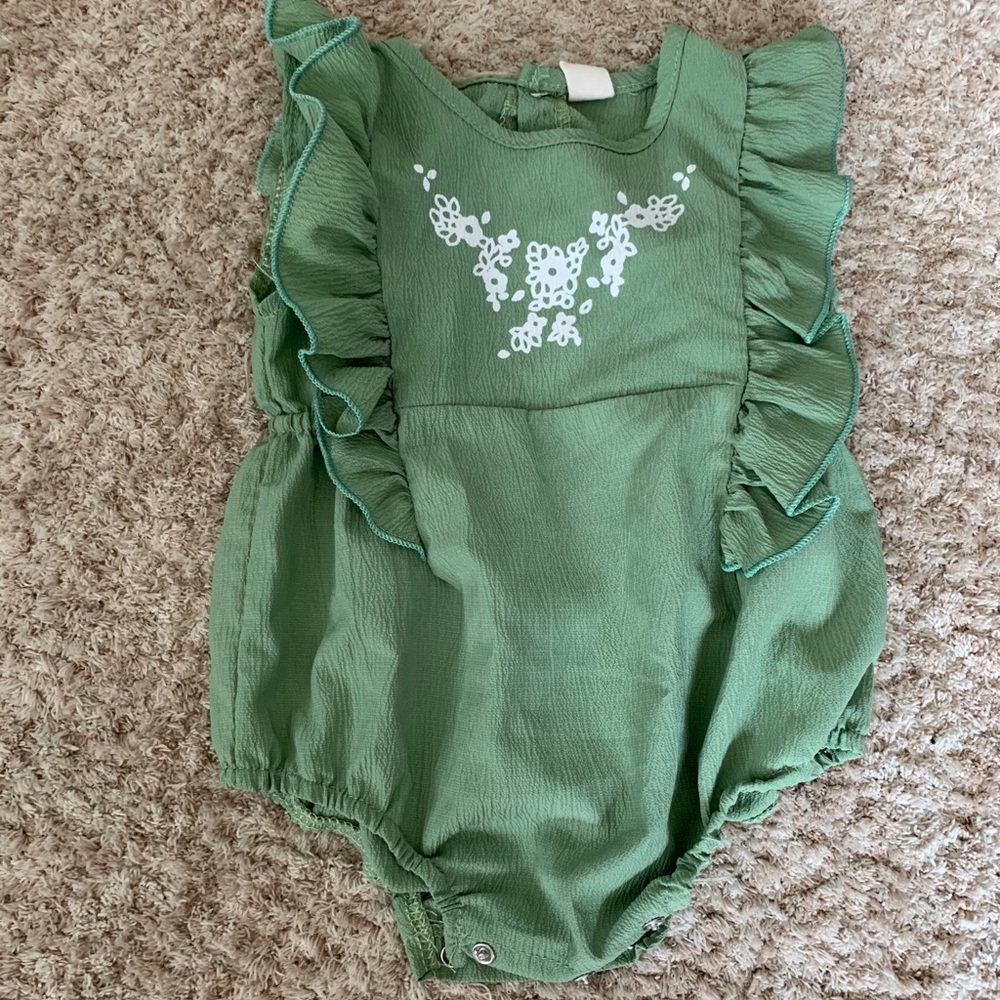 Infant girl ruffle romper
